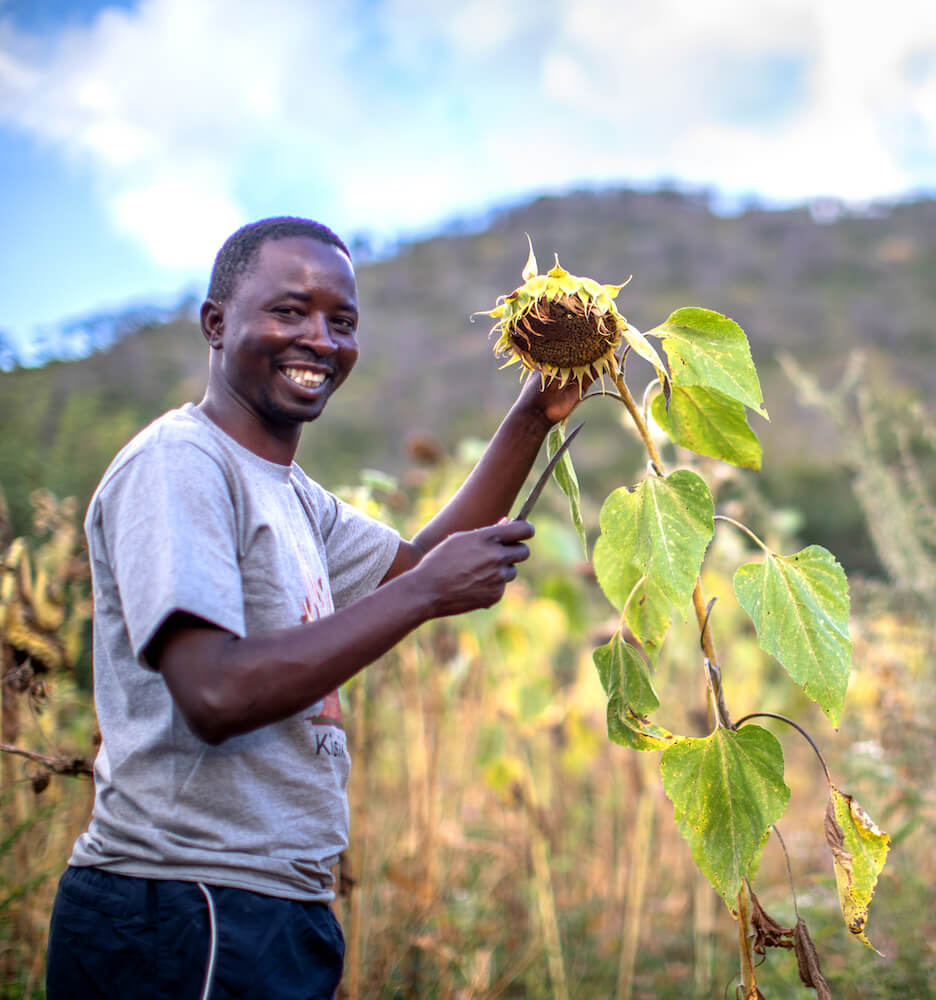 3_inspire and mobilize farmers_communication_what we do_Justdiggit_farmer_Tanzania _ Kisiki Hai _ Mlanga _ may 2020 _ Hans Cosmas Ngoteya _ action pictures _ people