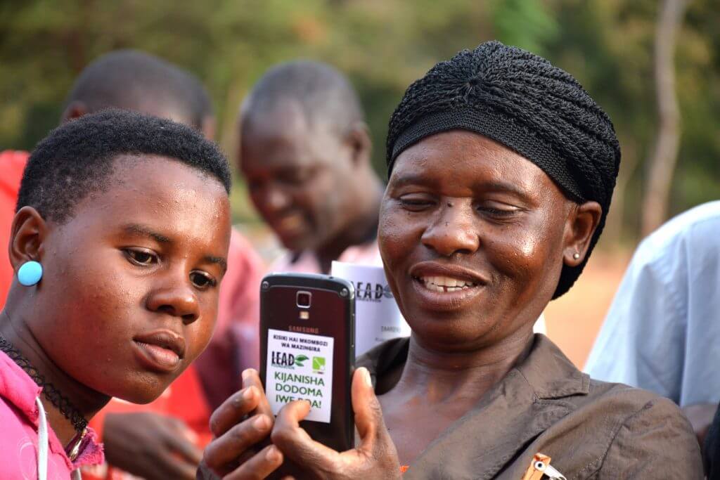 7_scalling up_communication_What we do_Justdiggit_regreening_app_bund_platform_Kenya_Enkii_mobile_phone