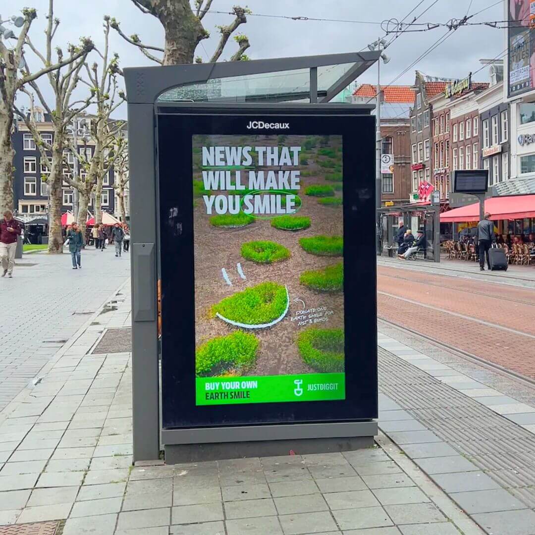 News that will make you smile billboard Amsterdam